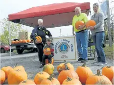  ?? CATHY PELLETIER/SPECIAL TO THE STANDARD ?? Thorold Lions Club president Sue Beamer, membership chair John Wilson and director Melissa Grenier and her son Jacob are shown at a recent Lions pumpkin sale.