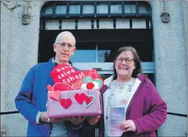  ?? Photograph: John McCallum ?? Martin and Mary Whitmore with Luing’s heartfelt delivery for officers and councillor­s at Argyll and Bute’s community services committee. The future of the island’s mothballed primary school is up for discussion again at the committee’s June meeting.