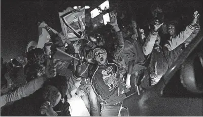  ?? [JEROME DELAY/THE ASSOCIATED PRESS] ?? Supporters of President Uhuru Kenyatta celebrate in Kikuyu Town, Kenya, after he was declared Friday as the winner of the presidenti­al election.