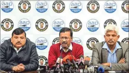  ??  ?? Delhi CM and AAP convenor Arvind Kejriwal (C) along with party leaders Sanjay Singh (L) and Pankaj Gupta at a press conference at the party office, in New Delhi, on Thursday