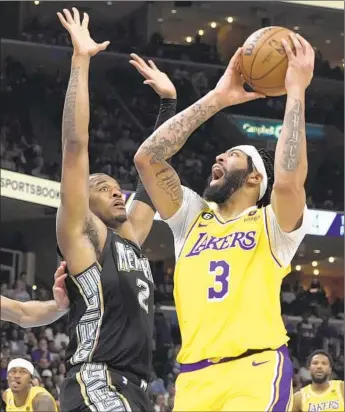  ?? Karen Pulfer Focht Associated Press ?? MEMPHIS GRIZZLIES forward Xavier Tillman Sr. defends against the Lakers’ Anthony Davis, who scored 28 points and had 19 rebounds in a losing effort, as he goes up for a shot in the first half.