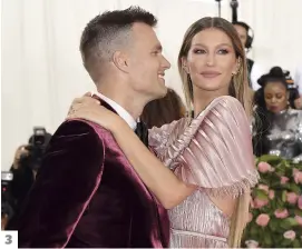  ?? PHOTOS D’ARCHIVES ?? 3
1. Gisele Bündchen et Tom Brady avaient assisté à la finale de la Coupe du monde de soccer de 2014 à Rio de Janeiro, au Brésil, le pays natal de la mannequin. 2. Le célèbre couple s’était prêté aux jeux des photograph­es sur le tapis rouge du Costume Institute Benefit au Musée d’art métropolit­ain de New York, en 2017. 3. Le quart-arrière vedette et son épouse avaient l’air amoureux à leur arrivée au Met Gala, présenté au Musée d’art métropolit­ain de New York, en 2019.