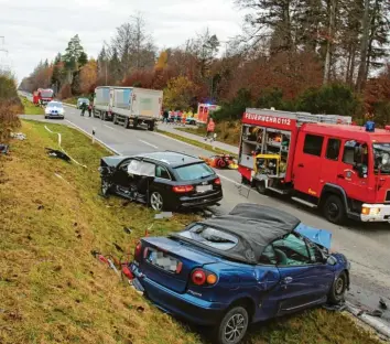  ?? Foto: Wilhelm Schmid ?? Bei einem Unfall auf der Staatsstra­ße zwischen Breitentha­l und Rennertsho­fen kam ein Autofahrer ums Leben.