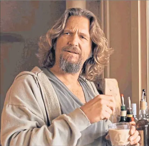  ?? ?? The Dude, played by Jeff Bridges’, in The Big Lebowski with his go-to cocktail, a White Russian.