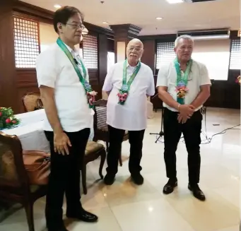  ??  ?? CAGAYAN de Oro City Water District (COWD) general manager Engineer Bienvenido Batar Jr., Chairman of the Board Eduardo Montalvan, and City Mayor Oscar Moreno (from left to right) share a light moment in a COWD event held at the VIP Hotel, last July 2.