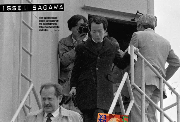  ?? Foto: AP ?? Issei Sagawa anländer till Tokyo efter att han släppts för mordet på den holländska studenten.