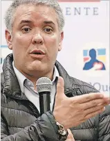  ??  ?? Polos. Iván Duque, del derechista Centro Democrátic­o, y Gustavo Petro, de Colombia Humana, izquierda.