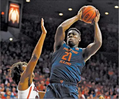  ?? RICK SCUTERI/AP ?? Center Kofi Cockburn, competing against Arizona on Nov. 10, has gotten off to a quick start this season for the Illini.