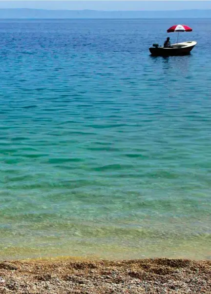  ?? FOTO: STIG B. HANSEN ?? Tre ukers sammenheng­ende ferie skal gis i tidsrommet 1. juni til 30. september. Ønsker du flere uker utover det, er det opp til arbeidsgiv­er. Her fra strandliv i Kroatia.