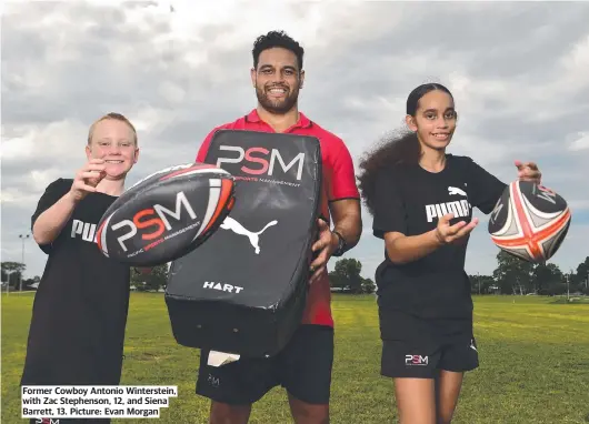  ?? ?? Former Cowboy Antonio Winterstei­n, with Zac Stephenson, 12, and Siena Barrett, 13. Picture: Evan Morgan