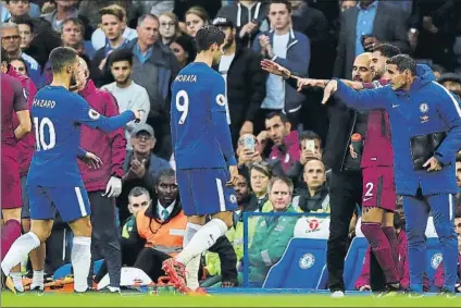  ?? FOTO: GYI ?? Morata, en el momento de dejar el césped ante el City El Chelsea se queda durante mes y medio sin el fichaje más caro de su historia