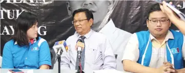  ??  ?? (From left) Voon, Dr Teo and PKR member Steve Teo at a press conference to denounce as fake news a newspaper report of Dr Teo intending to move a motion to remove religion from the identity card of Malaysians.