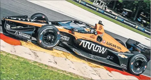  ??  ?? El mexicano Pato O'Ward con el Arrow McLaren SP de la IndyCar en Road América, circuito en el que subió al podio en la segunda carrera.