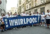  ??  ?? Al Mise
Il presidio dei lavoratori napoletani di Whirlpool ieri davanti al ministero dello Sviluppo a Roma (Imago)