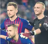  ?? FOTO: M. MONTILLA ?? Rakitic y Cillessen, grandes profesiona­les