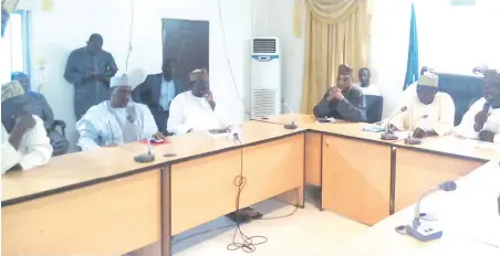  ?? PHOTO
GARBA MUHAMMAD ?? A cross-section of the aggrieved Kebbi PDP governorsh­ip aspirants during one of their press briefings at the deputy governor’s office in Birnin Kebbi.