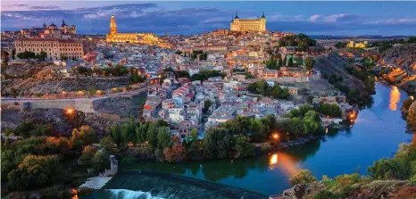  ??  ?? La Ciudad de las Tres Culturas vio nacer a Alfonso X en 1221, una época en la que Toledo pasaba por ser la capital de la magia demoníaca de Europa.