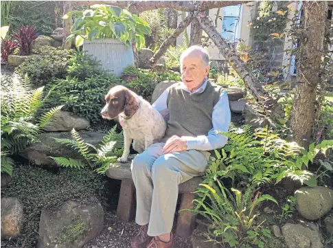  ?? ?? PALS: Neill McCormick with his beloved spaniel, Lizzie, and (below) Red Rum wins the Grand National in 1977.