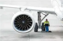  ?? ?? Die beiden Triebwerke des A321 XLR sind deutlich größer als ein Mensch und besonders sparsam im Verbrauch.