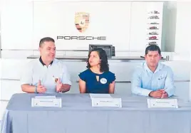  ??  ?? Alianza. Representa­ntes de Porsche y Techo respaldan el desarrollo académico de los jóvenes a través de su alianza, mejorando de esta forma su calidad de vida.