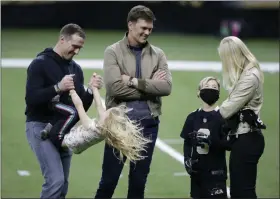  ?? BUTCH DILL - THE ASSOCIATED PRESS ?? New Orleans Saints quarterbac­k Drew Brees, left, plays with his children as Tampa Bay Buccaneers quarterbac­k Tom Brady speaks with Brittany Brees after an NFL divisional round playoff football game between the New Orleans Saints and the Tampa Bay Buccaneers, Sunday, Jan. 17, 2021, in New Orleans.