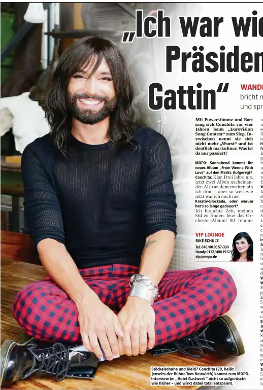  ??  ?? Stöckelsch­uhe und Kleid? Conchita (29, heißt jenseits der Bühne Tom Neuwirth) kommt zum MOPOInterv­iew im „Hotel Gastwerk“nicht so aufgerüsch­t wie früher – und wirkt dabei total entspannt.