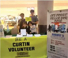  ??  ?? CV! volunteers promote ‘CV! Furry Beach Run’ at a shopping mall.