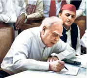  ?? ?? FORMER CONGRESS LEADER Kapil Sibal files his nomination papers for the Rajya Sabha in the presence of Samajwadi Party president Akhilesh Yadav in Lucknow on May 25.