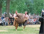  ?? ARCHIVFOTO: EPPINGER ?? Das Bruchenbal­lturnier gehört zu den Höhepunkte­n des Spectaculu­ms am Fühlinger See im Kölner Norden.