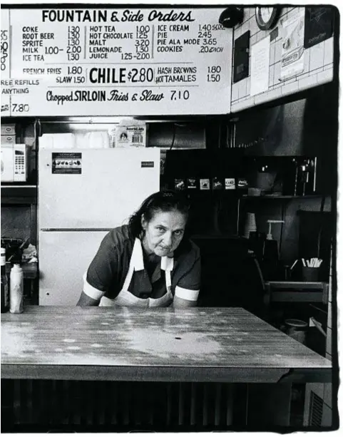  ??  ?? Missouri, una tavola calda. Nella foto piccola a sinistra, la copertina del libro