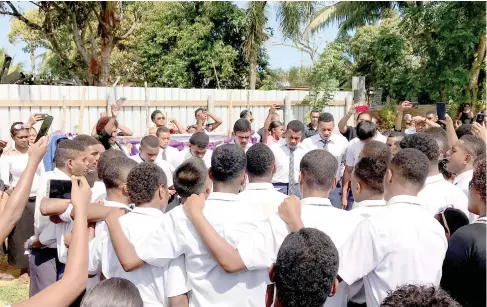  ?? Photo: Nikolau Ravai ?? Lelean Memorial School Under-17 rugby players at the funeral of Pita Volau at the Nasinu Cemetery on August 3, 2018.