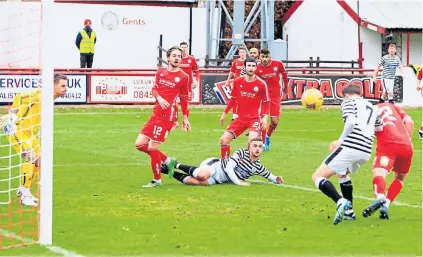  ??  ?? Queen’s Park’s Louis Longridge (No. 7) nets his side’s second goal at Brechin