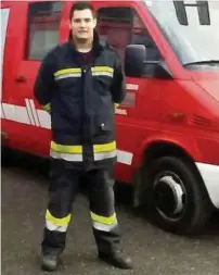  ??  ?? Der Judenburge­r Oberfeuerw­ehrmann Stefan Sprung rettete am Wochenende ein Kleinkind vor dem Ertrinken