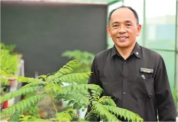  ??  ?? City of Dreams (COD) Manila Landscape Manager Cirilo Alerta initiated the resort’s vermicompo­sting facility and herb garden within the property.