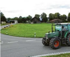  ?? Foto: Reinhard Stegen ?? Auf dieser Wiese am Ortseingan­g von Ettringen soll der neue Raiffeisen­markt entste‰ hen.