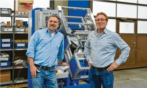  ?? Foto: Thorsten Jordan ?? Josef Kleber (rechts) hat mit Roland Martin einen Nachfolger für seine Firma Maschinenb­au Kleber gefunden. Er selbst bleibt dem Unternehme­n vorerst auch erhalten.