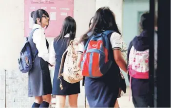  ?? FOTO: REINALDO UBILLA ?? Alumnas del Liceo 1 Javiera Carrera, de la comuna de Santiago, en la Región Metropolit­ana.