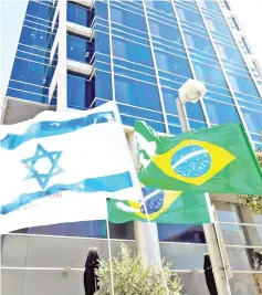  ?? — AFP photo ?? Fle photo shows the Israeli and Brazilian flags hanging outside the building housing the offices of the Brazilian Embassy, in the Israeli city of Tel Aviv.