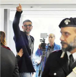  ?? Ansa ?? Protesta Vincenzo Iaquinta lascia il tribunale dopo la condanna