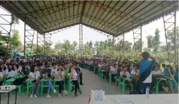  ?? Jerry Borja/DOLE-3 LCO ?? GUIDANCE COACHING. Students listen to a facilitato­r during the career guidance coaching Seminar facilitate­d by the Department of Labor and Employment in Tarlac.---