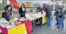  ??  ?? Stand Galu et Téléthon: boissons chaudes, gâteaux...