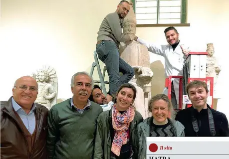  ??  ?? Missione Il team italiano al Museo di Bagdad dove si trovano le statue ritrovate ad Hatra