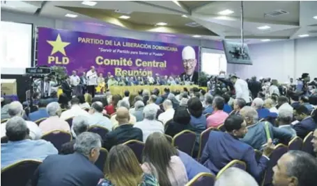  ??  ?? El PLD escogió a los 8 miembros del Comité Político durante la reunión del Comité Central en la Casa Nacional.