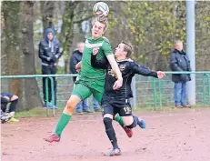  ?? RP-FOTO: JÜRGEN LAASER (ARCHIV) ?? Torschütze­n unter sich: Marcel Merten (l.) traf im Derby für Sparta Gerderath, Viktor Osipow für den TuS Rheinland Dremmen.