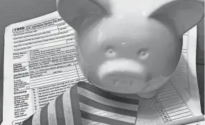  ?? SUSAN TOMPOR/DETROIT FREE PRESS FILE ?? The deadline to file an extension on tax returns is Monday. An extension, if approved, provides filers a six-month grace period to file, though it does not provide an extension to pay.