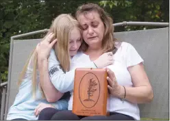  ?? CP PHOTO/FRANK GUNN ?? Denise Lane and her daughter Megan sit with the urn containing the ashes of her son Shawn in Innisfil, Ont. on Friday October 6. Denise Lane searches her mind for fond memories of her son, but she has trouble retrieving them. No Christmase­s, no...
