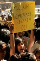  ?? — PRITAM BANDYOPADH­YAY, BUNNY SMITH ?? (Clockwise from above) AISA members and JNU students protest outside Police HQ in New Delhi on Thursday; ABVP activists protest at DU campus; NSUI activists participat­e in a peace march.