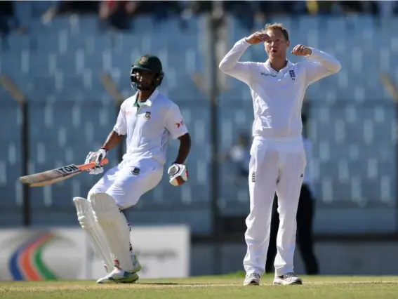  ?? (Getty) ?? Batty reacts as Bangladesh's Mahmudulla­h scores on day two