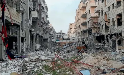  ?? PHOTO AP ?? The rubble piles high around buildings damaged in fighting and Syrian government airstrikes in the town of Harasta, in eastern Ghouta region east of Damascus, Syria.