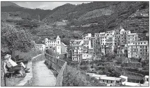  ?? Rick Steves’ Europe/CAMERON HEWITT ?? Hiking is a relaxing way to experience the Cinque Terre.